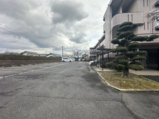 ベルドミール平戸橋2番館の駐車場