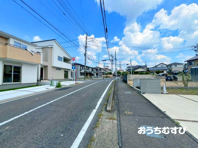 瀬戸市坂上町(全2棟)の前面道路含む現地写真