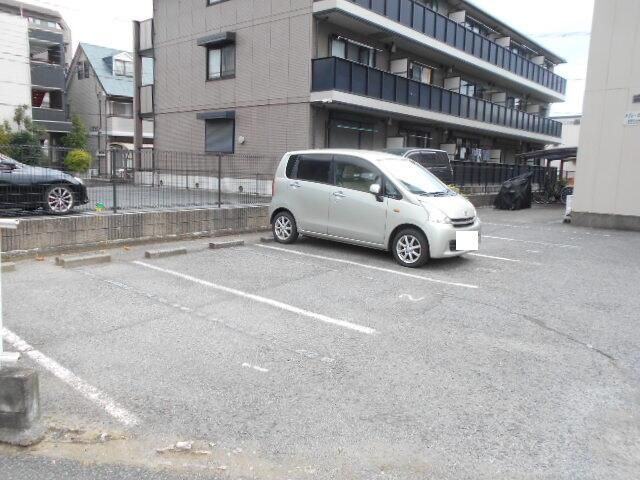 メゾン・ゴールド大塚の駐車場