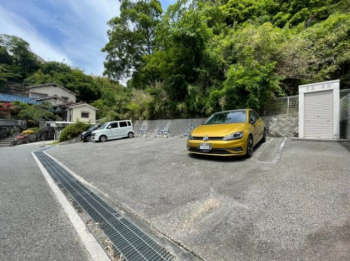 フリーデンハオス3番館の駐車場