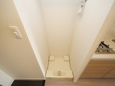 【設備】 | プレサンス淡路駅前 | 洗濯機置き場です