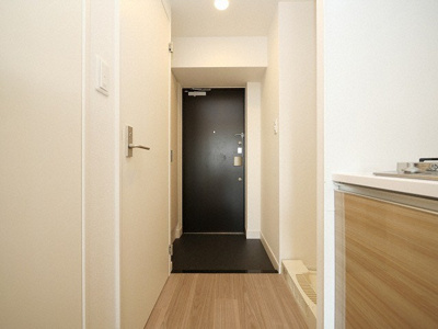 【玄関】 | プレサンス淡路駅前 | 収納もある玄関です