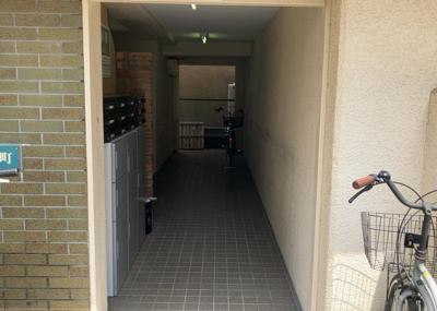 【ロビー】 | リエス中町 | ラウンジは、マンションの共用スペースに椅子やテーブルなどを配置した利用者が寛げる空間です。屋内型ラウンジと屋外型ラウンジがあります。共用部分の管理状況と合わせて、詳細については現地でご確認ください。