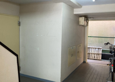 【受付】 | リエス中町 | 受付はマンションコンシェルジュがいる場合もあれば、管理人が滞在する小部屋を総称して呼ぶことがあります。主にエントランスに設置されていることから、防犯面でも期待ができます。防犯設備がない場合はより安心！