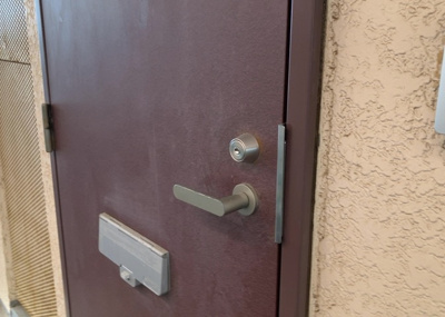 【防犯設備】 | リエス中町 | 室内の防犯設備もチェックしましょう！モニター付きインターホンが設置されているか、防犯シャッターが設備されているか、ベランダに人が上がってきにくい高さかなどチェックしておくと入居後も安心できるでしょう。