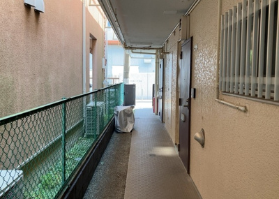 【その他共用部分】 | リエス中町 | 共用部分は、一棟の建物に住む区分所有者全員が共同で所有するとし、共用部分の管理、補修などは、区分所有者で形成される管理組合が行います。個人の判断で勝手に変更することはできませんので覚えておきましょう。