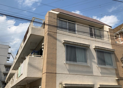 【外観】 | リエス中町 | 道幅が広い場所は日当たりや風通が良好です。幅が広いのですれ違いも可能ですし大きな車でも駐車可能！一方で、大型車が通ることも多くなるため交通量の増加により騒音に繋がります。また土地の値段が高くなります。