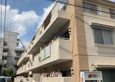 【外観】 | リエス中町 | ＲＣ造、Reinforced Concreteは直訳すると補強されたコンクリートです。主に柱や梁・床・壁が鉄筋とコンクリートで構成おり、鉄筋を組んだ型枠にコンクリートを流し込んで固めたものを指します。