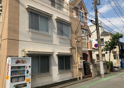 【外観】 | リエス中町 | ＳＲＣ造は強度や耐震性の面でもRC造と比べて優れています。そのため、10階建以上の高層または超高層マンションなどの建築にも多く採用されています。柱や梁などのサイズが小さくても高い耐震性を確保できます。