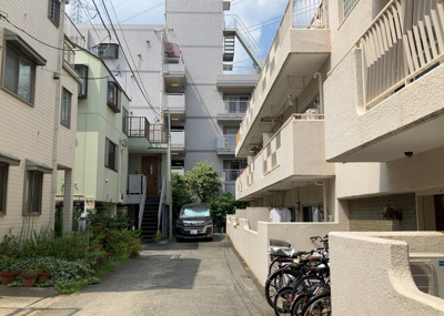 【展望】 | リエス中町 | 眺望の良さを楽しめるダイニングキッチンで家族団らんの時間を過ごしてはいかがでしょうか。バルコニーから見える景色を家族で眺める時間は、時間が経つのを忘れてしまいそうですね。是非、現地を見に行きましょう！