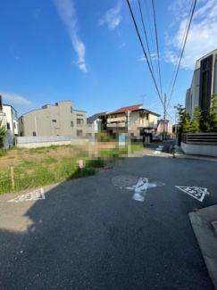 【前面道路含む現地写真】