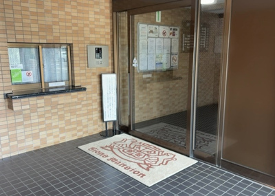 【その他共用部分】 | ライオンズマンション上溝 | 共用部分は、一棟の建物に住む区分所有者全員が共同で所有するとし、共用部分の管理、補修などは、区分所有者で形成される管理組合が行います。個人の判断で勝手に変更することはできませんので覚えておきましょう。