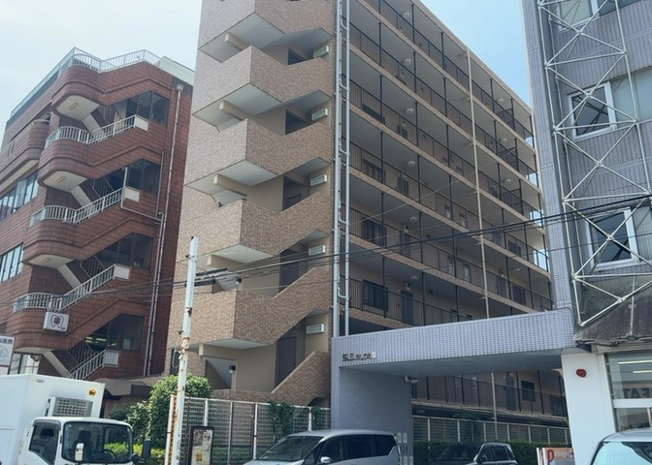 【外観】 | ライオンズマンション上溝 | 眺望の良さを楽しめるダイニングキッチンで家族団らんの時間を過ごしてはいかがでしょうか。バルコニーから見える景色を家族で眺める時間は、時間が経つのを忘れてしまいそうですね。是非、現地を見に行きましょう！