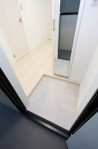 泉佐野市本町　築浅一棟売アパート　ALEGRIA 泉佐野Ⅳ　の玄関