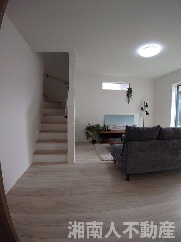 茅ヶ崎市松が丘1丁目　新築戸建の居間・リビング|こちらの居間で趣味の時間をお楽しみください