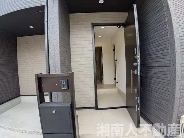 茅ヶ崎市松が丘1丁目　新築戸建の玄関|シンプルで使いやすい玄関です