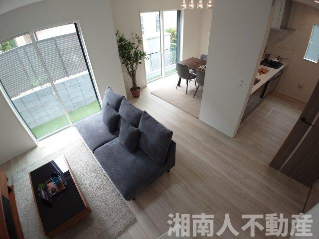 茅ヶ崎市松が丘1丁目　新築戸建の居間・リビング|こちらの居間で趣味の時間をお楽しみください