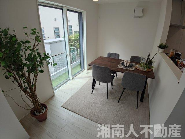 茅ヶ崎市松が丘1丁目　新築戸建の居間・リビング|居間です