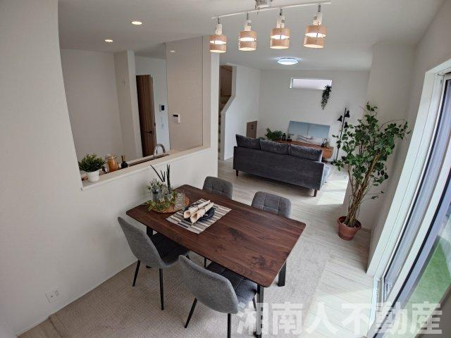 茅ヶ崎市松が丘1丁目　新築戸建の居間・リビング|使いやすいリビングです