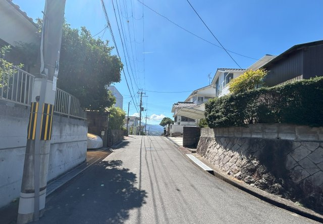 富田林市富美ヶ丘町土地の前面道路含む現地写真|北西側前面道路