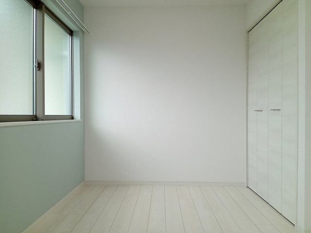 川崎市麻生区細山１丁目のアパートの居間・リビング