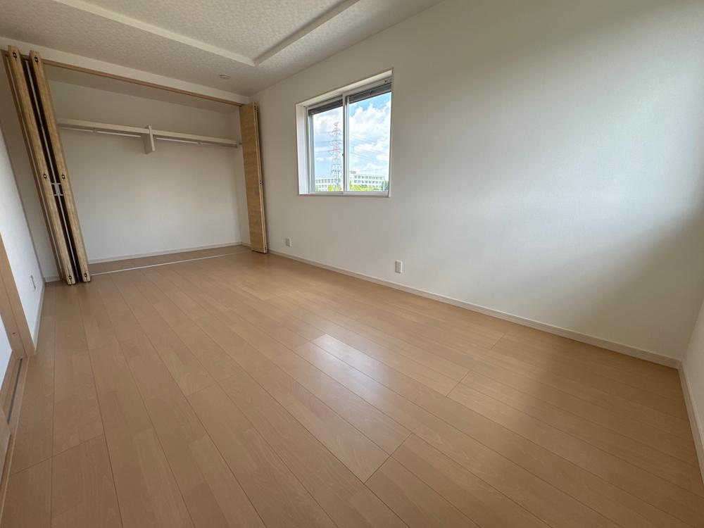 津田北町2丁目　未入居一戸建ての洋室|洋室8.2帖　クローゼット
■物件内覧・資金計画相談・住宅ローン相談、リフォーム相談、お問合せ受付中■
※当日・翌日のご内覧、ご相談はお電話でのお問合せがスムーズです！