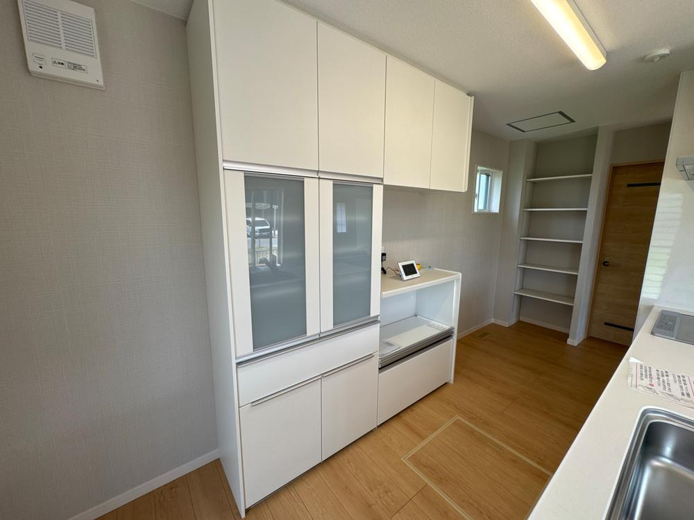 津田北町2丁目　未入居一戸建てのキッチン|カップボード
■物件内覧・資金計画相談・住宅ローン相談、リフォーム相談、お問合せ受付中■
※当日・翌日のご内覧、ご相談はお電話でのお問合せがスムーズです！