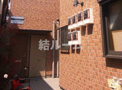 豊島区西巣鴨３丁目のアパートのエントランス