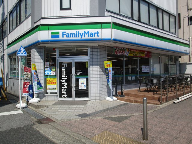 ＣＲＥＳＴ　ＣＯＵＲＴの周辺