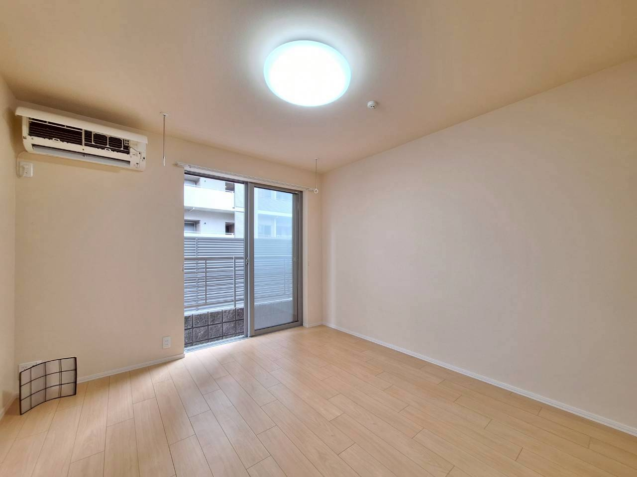 ＣＲＥＳＴ　ＣＯＵＲＴの居間・リビング|★洋室★