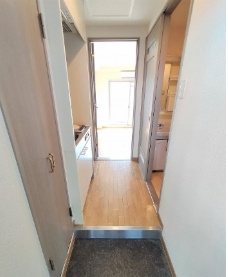 メゾンラフィーネの玄関