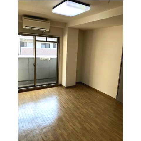 メゾンラフィーネの居間・リビング