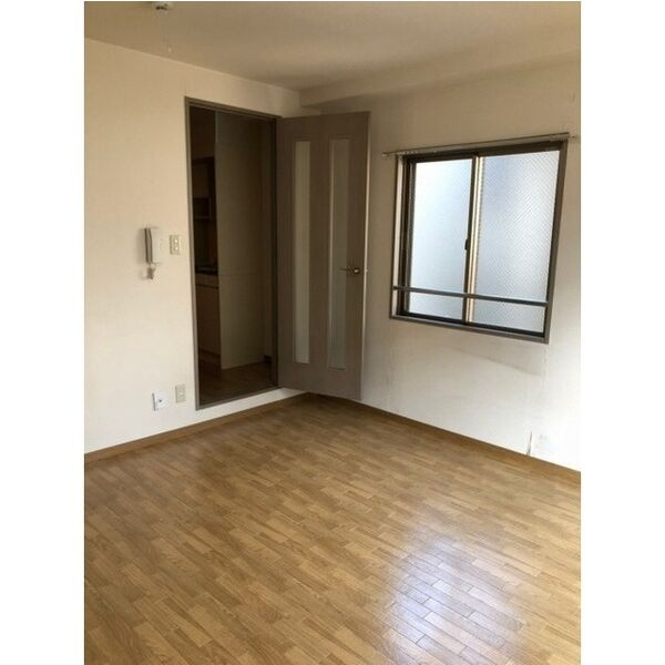 メゾンラフィーネの居間・リビング