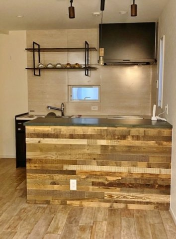 練馬区氷川台3丁目の居間・リビング|1階キッチンまわり
令和5年12月フルリフォーム済みです