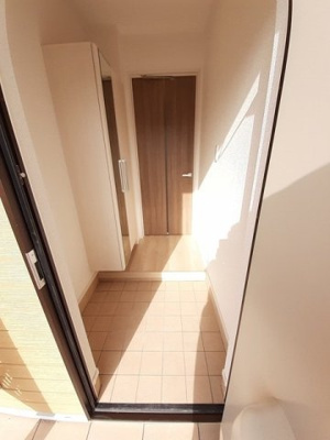 【玄関】 | ビィ・フラットＡ