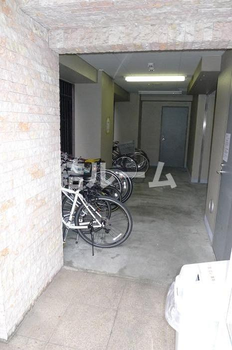 文京区本駒込４丁目の賃貸マンションの駐車場