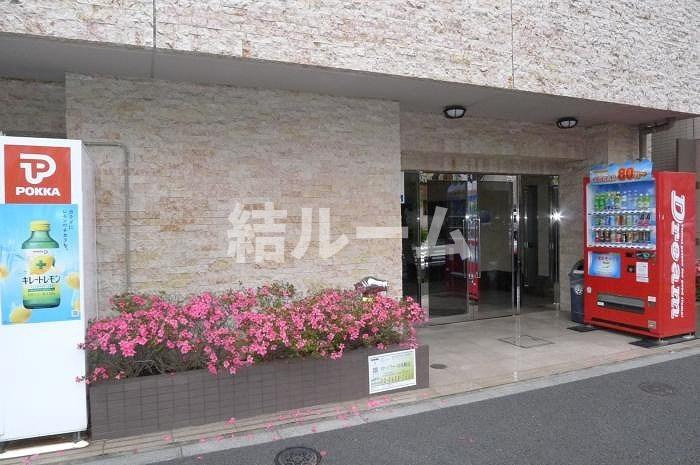 文京区本駒込４丁目の賃貸マンションのエントランス