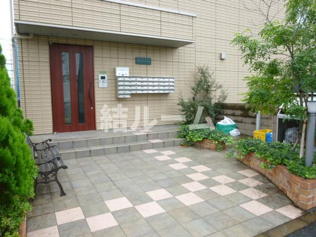 足立区江北５丁目の賃貸マンションのエントランス