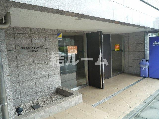 練馬区谷原１丁目の賃貸マンションのエントランス