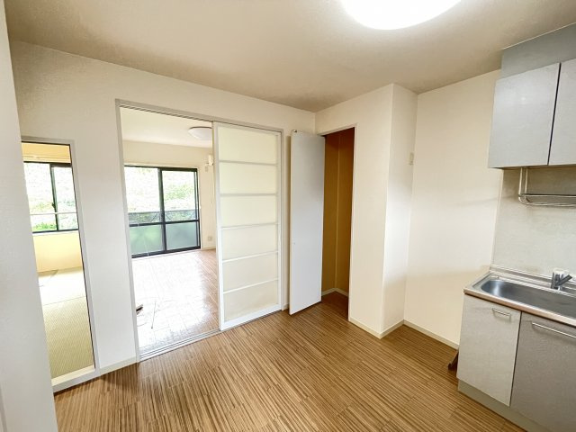 エルメゾンⅡのキッチン|明るいダイニングキッチンです