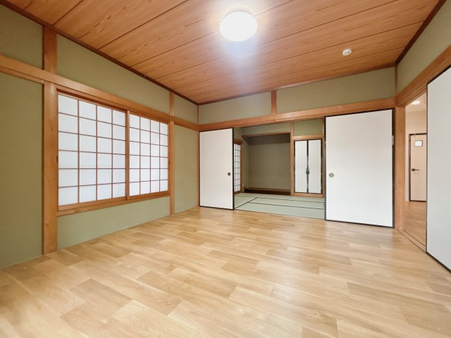 岡崎市鹿勝川町の洋室