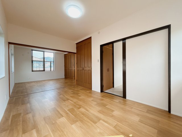 岡崎市鹿勝川町の洋室