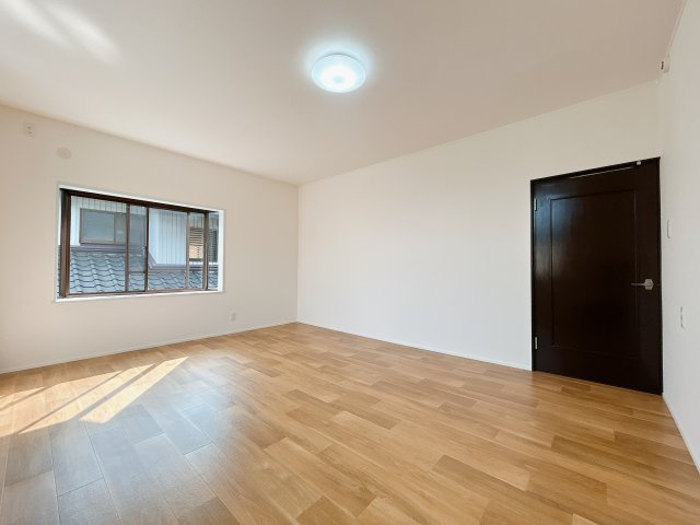 岡崎市鹿勝川町の洋室