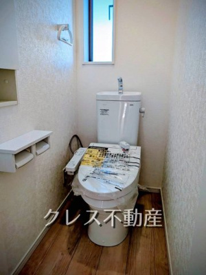 【トイレ】 | 飯田グループ販売戸数全国7位の現地販売会社です【さいたま市西区飯田新田６１４付近】 | トイレも大事なポイント！ゆっくりと落ち着けるトイレ。
小物収納もございます♪
室内（2025年11月）撮影