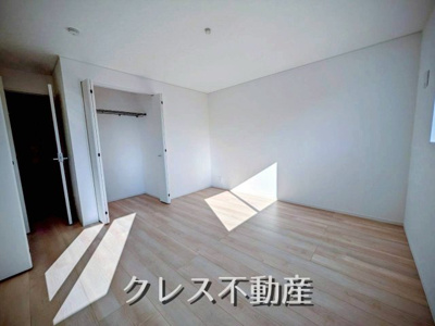 【洋室】 | 飯田グループ販売戸数全国7位の現地販売会社です【さいたま市西区飯田新田６１４付近】 | 全居室に複層ガラス設置（結露を抑えて冷暖房効果アップ！）・収納クローゼット付きです。
室内（2025年11月）撮影