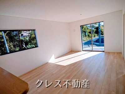 【居間・リビング】 | 飯田グループ販売戸数全国7位の現地販売会社です【さいたま市西区飯田新田６１４付近】 | 南から陽が差し込む明るいリビング。くつろぎの空間です。
室内（2025年11月）撮影
