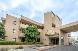【外観】 | 鉄筋コンクリート造のがっちりとした建物。