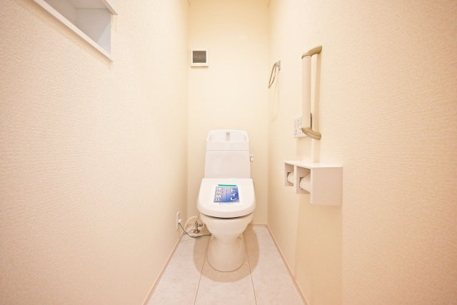 ブルーミングガーデン安倉中4丁目新築一戸建て│3LDK+駐車1台可のトイレ|1・2階に1か所ずつウォッシュトイレを導入しています。
