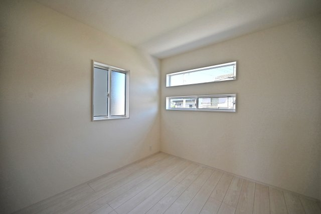 ブルーミングガーデン安倉中4丁目新築一戸建て│3LDK+駐車1台可の洋室|-洋室約5.3帖(2F)-