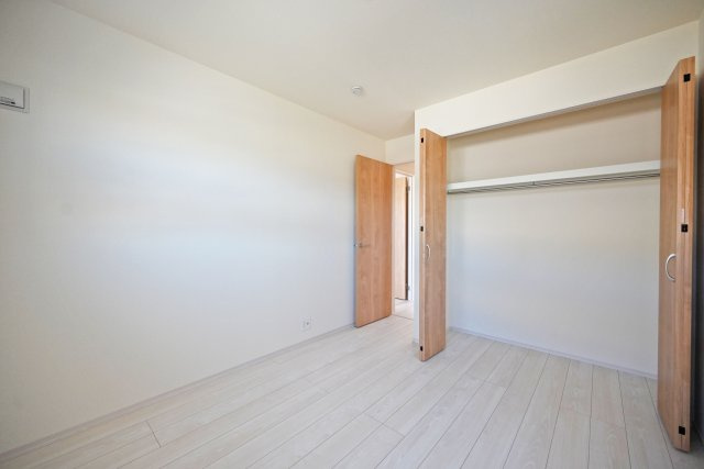 ブルーミングガーデン安倉中4丁目新築一戸建て│3LDK+駐車1台可の洋室|-洋室約5.3帖(2F)-